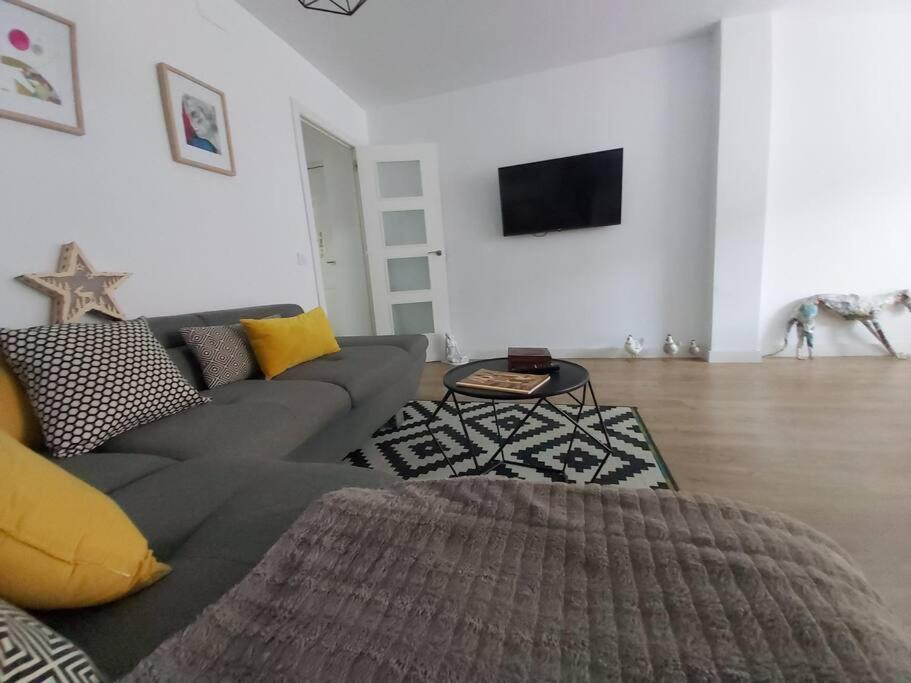 Luminoso Apartamento En El Centro, Con Mucho Arte Σεβίλλη Εξωτερικό φωτογραφία