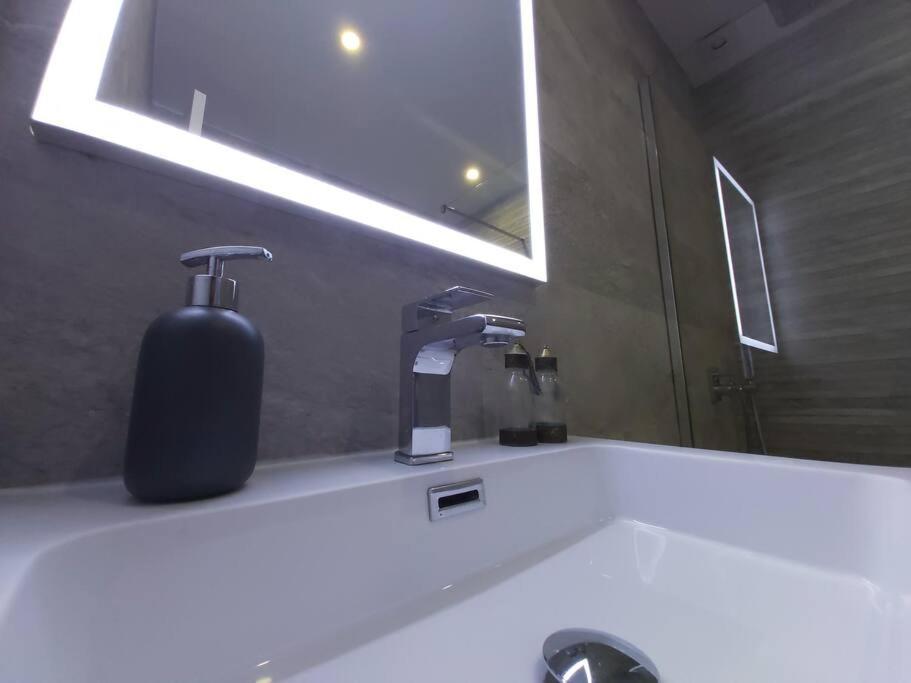 Luminoso Apartamento En El Centro, Con Mucho Arte Σεβίλλη Εξωτερικό φωτογραφία