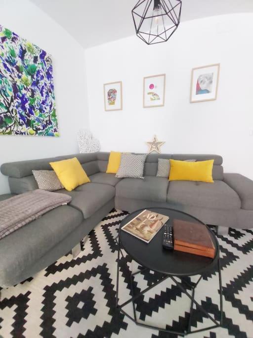 Luminoso Apartamento En El Centro, Con Mucho Arte Σεβίλλη Εξωτερικό φωτογραφία
