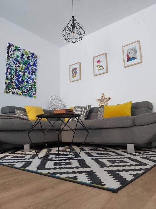 Luminoso Apartamento En El Centro, Con Mucho Arte Σεβίλλη Εξωτερικό φωτογραφία